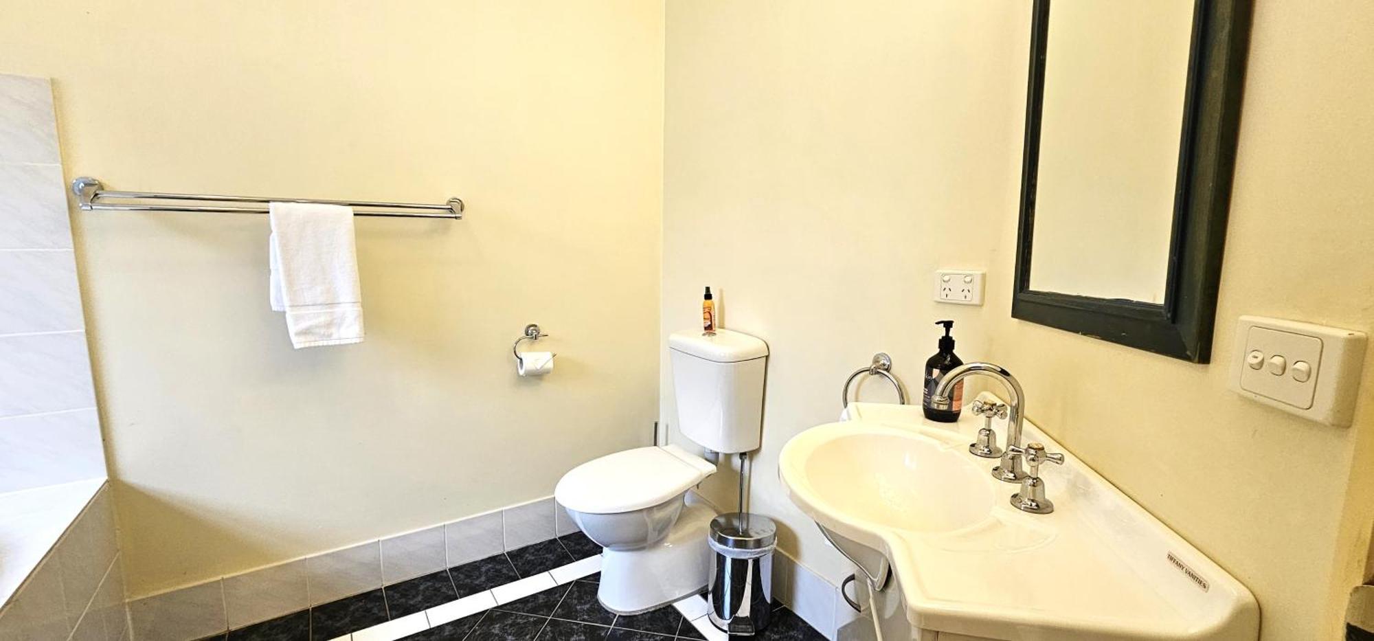 Chez Vous Split Level Balcony Spa Villa 2! Pokolbin Kültér fotó